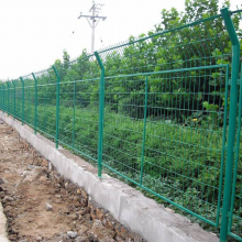 扁铁护栏的应用与优势——以雷泰网栏在种植园林中的使用为例