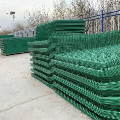 高效防护，经济选择 双边丝护栏网为铁路封闭网节省20%预算