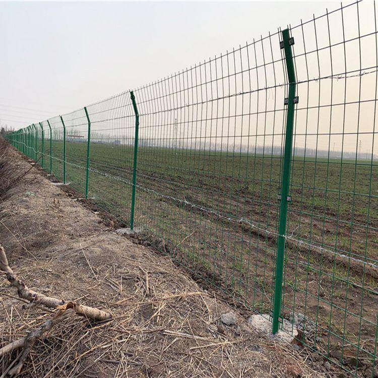 勾花护栏网与石雕工艺品 实用防护与艺术装饰的和谐之美